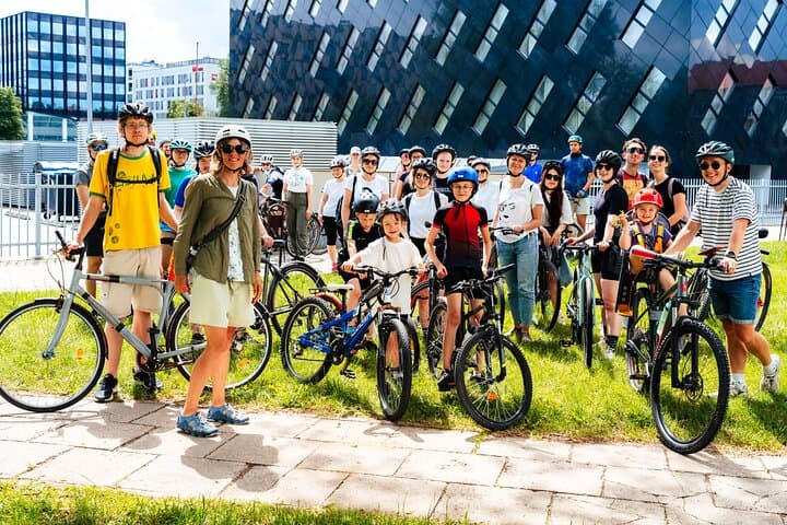 Alternative Vilnius Private Bike Tour: Street Art, Soviet Sites & Market Eats