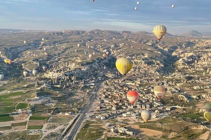 Sunrise Hot Air Balloon Over Cappadocia: Göreme Balloon Flight Guide photo 2