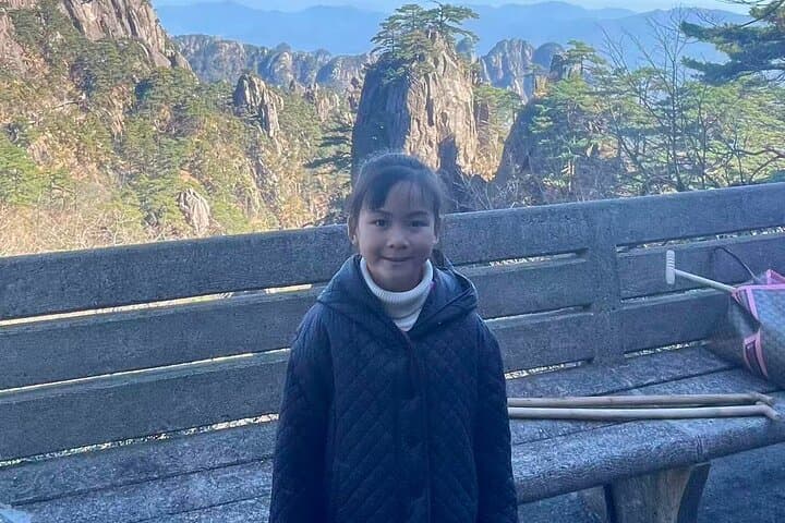Huangshan Day Tour: Cable Car to White Goose Ridge, Ancient Villages & Qiyun Mountain photo 2