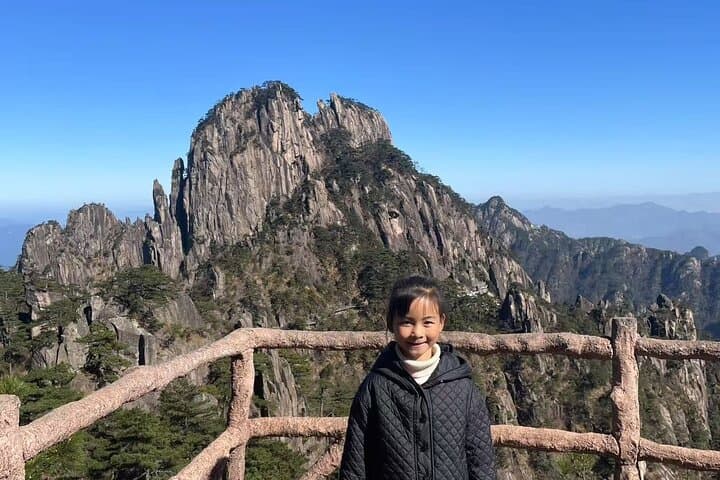 Huangshan Day Tour: Cable Car to White Goose Ridge, Ancient Villages & Qiyun Mountain photo 3