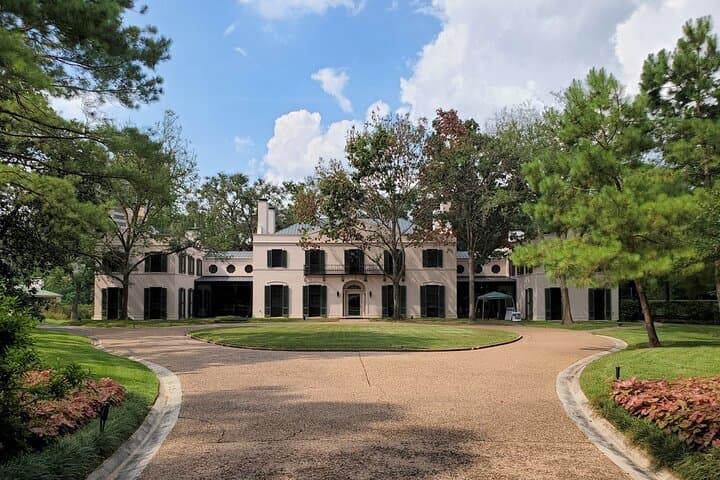 Museum Park Houston Murder Mystery: Self-Guided Outdoor Detective Game photo 2