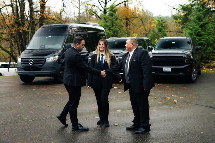 Seattle Private Airport Transfer: SUV & Sprinter Van One-Way or Round Trip photo 2