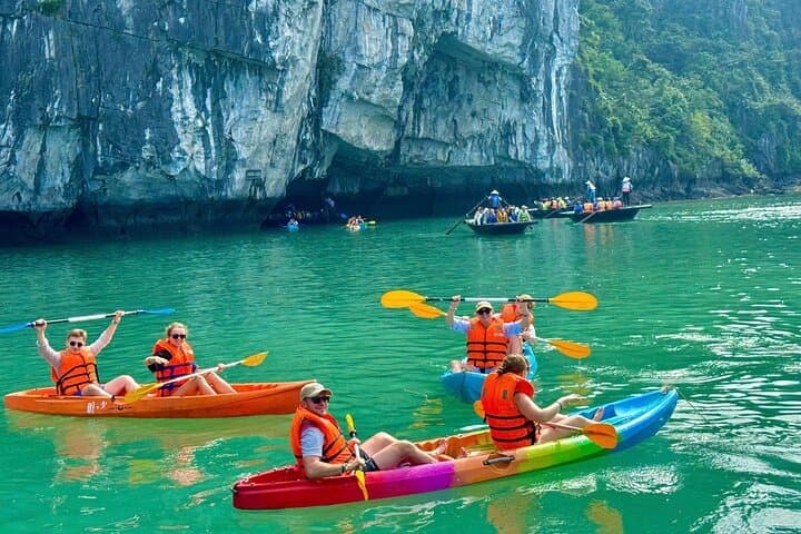 Ha Long Bay Luxury Day Cruise with Jacuzzi, Kayaking & Titop Island photo 2