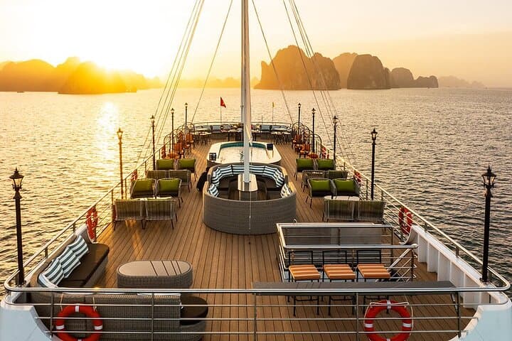 Ha Long Bay Luxury Day Cruise with Jacuzzi, Kayaking & Titop Island