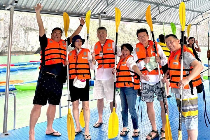 Ha Long Bay Luxury Day Cruise with Jacuzzi, Kayaking & Titop Island photo 6
