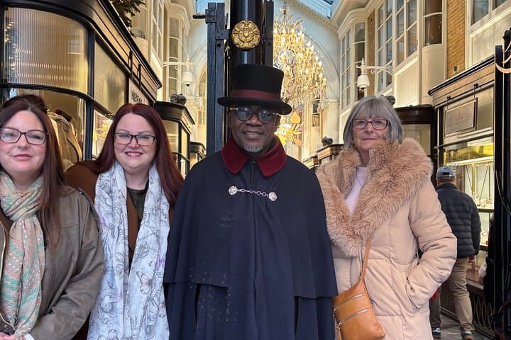 Iconic London Taxi Tour: Private 3-Hour Guided Drive Through Historic Streets photo 3