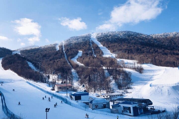 Harbin Private Day Trip to Yabuli Ski Resort — Full-Day Skiing & Transfers