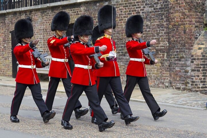 early-access-tower-of-london-crown-jewels-beefeater-opening-ceremony photo 2