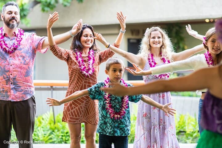 Waikiki Luau Buffet & Rock-A-Hula Show: Hawaiian Dinner and Live Performance photo 2