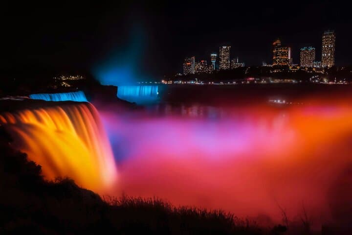 Niagara Falls After Dark: Night View Tour from Boston