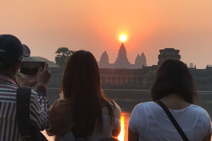 Sunrise at Angkor Wat: 2-Day Private Temples Tour in Siem Reap