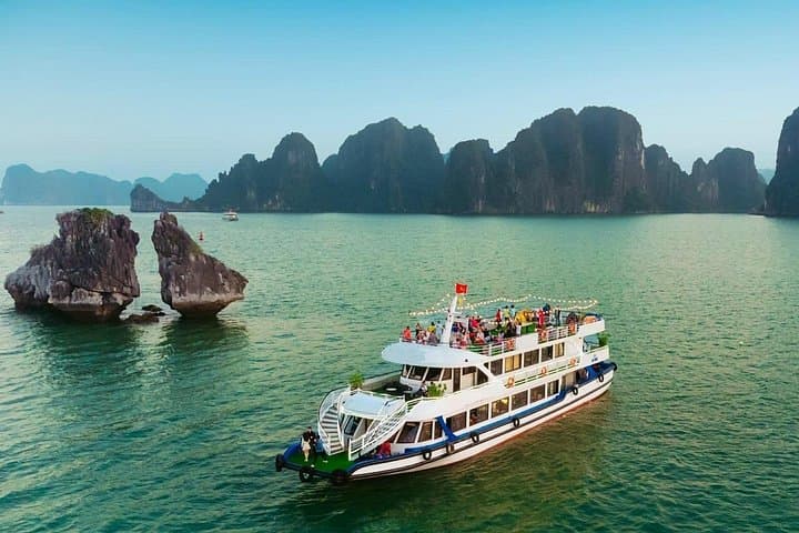 Ha Long Deluxe Day Cruise: Kayaking, Sung Sot Cave & Sunset Party photo 4