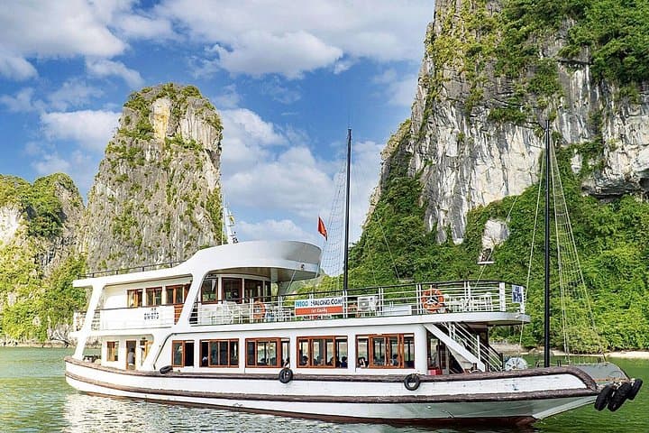 Ha Long Deluxe Day Cruise: Kayaking, Sung Sot Cave & Sunset Party photo 6