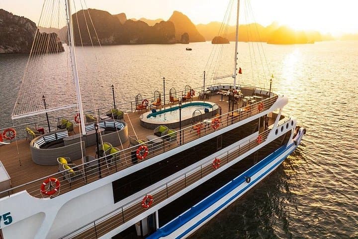 Luxury Day Cruise in Halong Bay: La Casta Daily Cruise Guide photo 2