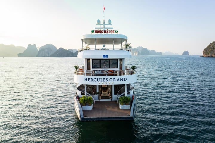 6-Hour Luxury Ha Long Bay Cruise: Sung Sot Cave, Kayaking & Ti Top Island photo 4