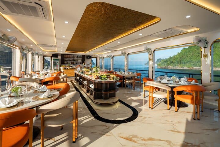 Luxury Ha Long Bay Cruise from Tuan Chau: Kayaking, Jacuzzi & Sunset Bioluminescence photo 5