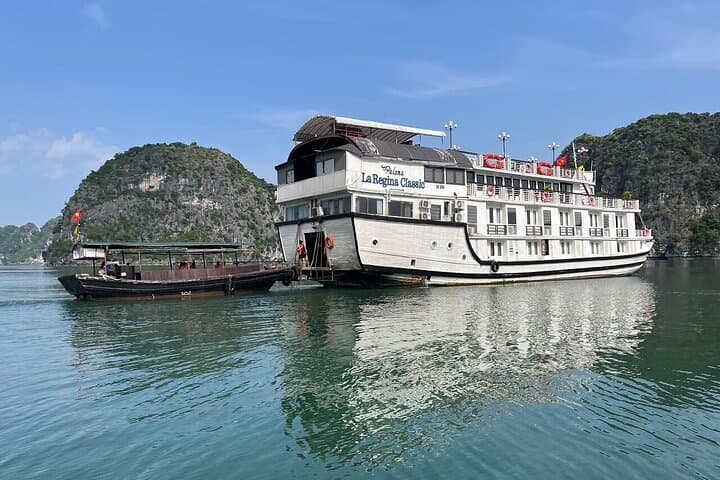 Overnight Luxury in Bai Tu Long Bay: La Regina Classic 2D1N Cruise photo 3