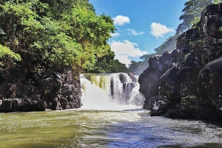 Speed-boat-to-Ile-Aux-Cerfs-mauritius-beach-bbq-and-waterfall-adventure photo 3