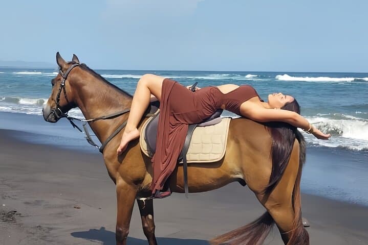 Horseback Riding on Saba Beach: Trot & Canter with Temple Views in Bali