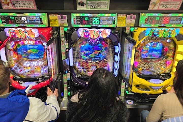 Shinjuku Night Tour & Pachinko: Backstreet Walk and Retro Gaming in Tokyo photo 3