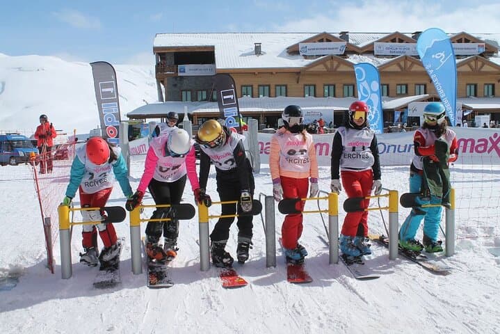 Erciyes Ski & Snowboard Day Tour from Cappadocia — Equipment, Instructor, Lunch photo 3