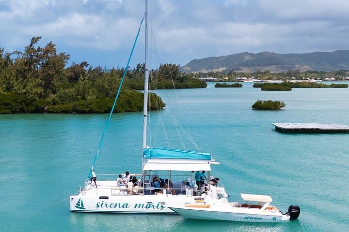 Ile Aux Cerfs Catamaran Cruise with BBQ, Snorkel & Drinks — Mauritius East Coast Day Trip