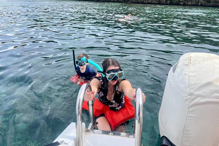 Private Snorkel and Beach Transfer to West Bay Roatán — Mesoamerican Reef Adventure photo 4