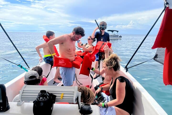 Private Snorkel and Beach Transfer to West Bay Roatán — Mesoamerican Reef Adventure photo 3
