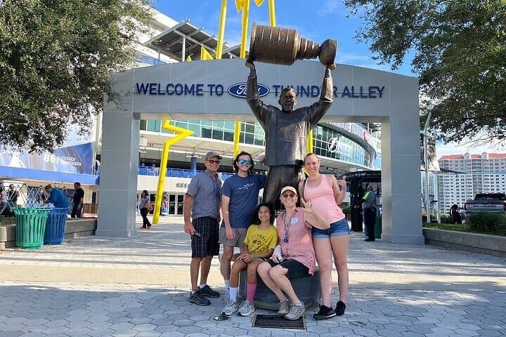 Tampa Scavenger Hunt: Self-Guided 2.5-Mile Walking Adventure Along Bayshore photo 2