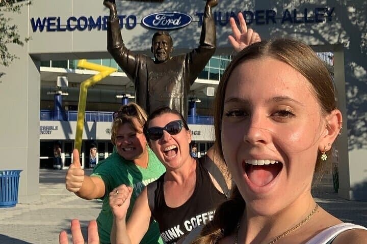 Tampa Scavenger Hunt: Self-Guided 2.5-Mile Walking Adventure Along Bayshore photo 4