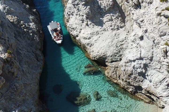 Private Capo Vaticano Boat Tour: Snorkel and Aperitif from Tropea