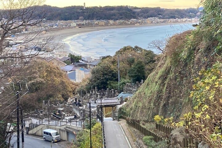 Kamakura Seaside Morning Walking Tour: Four Coastal Views & Samurai History photo 4