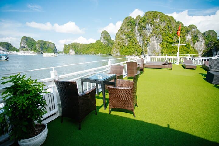Ha Long Bay Day Cruise by Phoenix: Kayaking, Sung Sot Cave & Titov Island photo 2