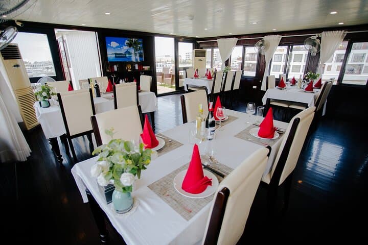 Ha Long Bay Day Cruise by Phoenix: Kayaking, Sung Sot Cave & Titov Island photo 6