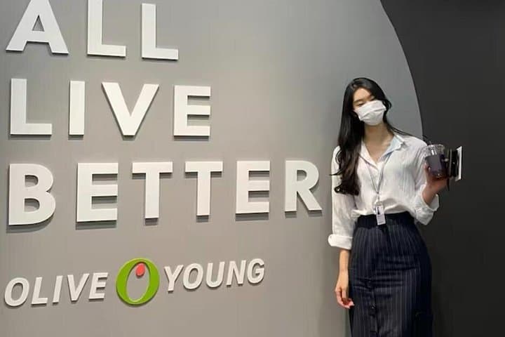 Seoul K-Beauty Shopping and Personalized Skin Consultation with a Local Expert photo 2
