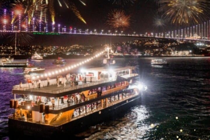 Midnight on the Bosphorus: New Year’s Eve Dinner Cruise in Istanbul