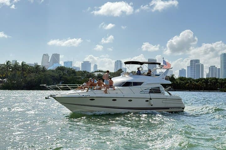 Miami Lights Private Nighttime Boat Tour — Biscayne Bay Sunset & Night Cruise photo 5