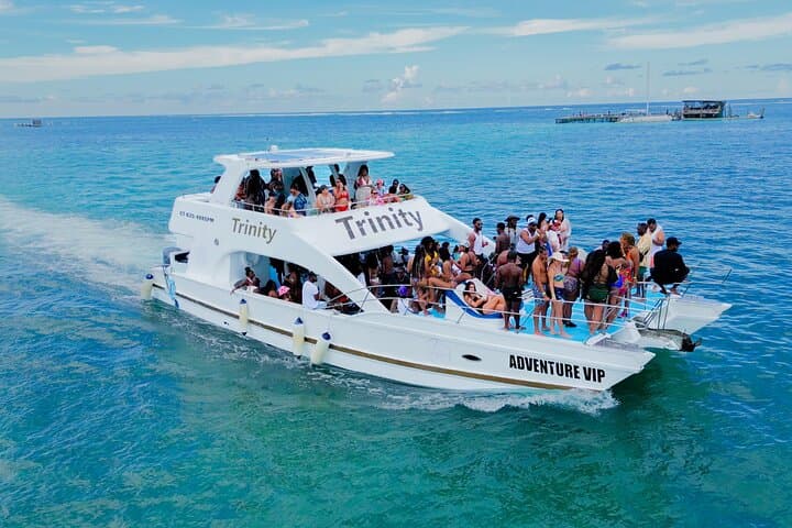 Punta Cana Party Catamaran: Snorkel, Open Bar & Hip-Hop Cruise