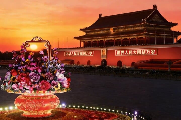 Beijing Private Night Sightseeing Tour: Illuminated Landmarks, Hutong Food & Great Wall Nights