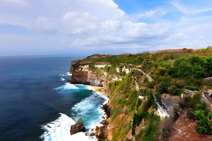 Uluwatu Kecak Fire Dance & Jimbaran Seafood Dinner: Sunset Temple Tour