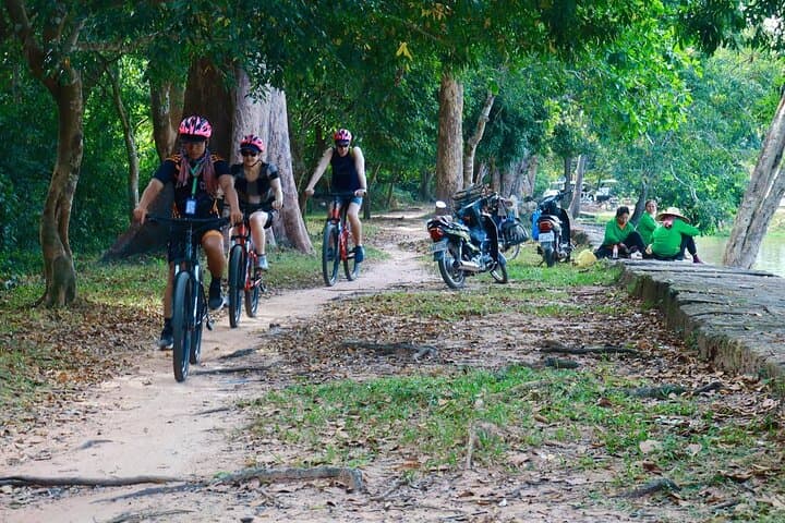 Angkor Wat Sunrise and Cycling Tour: Sunrise, Temples & Backroad Bike Loop photo 2