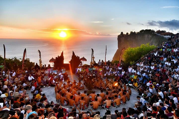 Uluwatu Sunset, Kecak Dance & Jimbaran Seafood Dinner — Romantic Bali Evening Tour