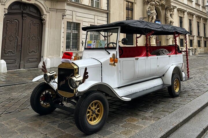 Vienna in an Electric Oldtimer: 1-Hour Ringstrasse Highlights Tour