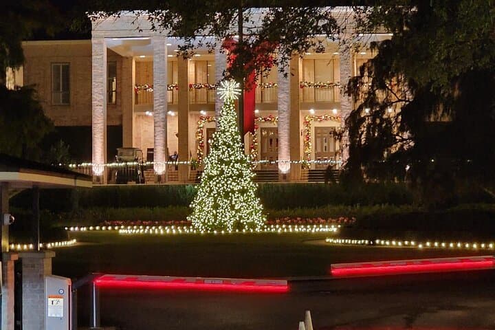 Driving River Oaks Holiday Lights: 2-Hour Evening Tour in Houston photo 2