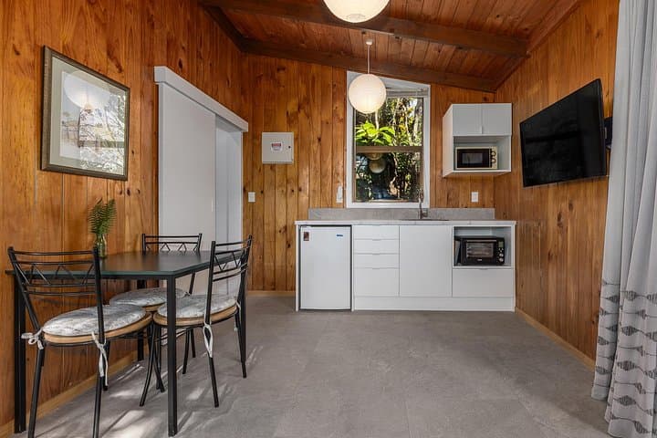 Private Overnight Kiwi Experience at Zealandia: Kiwi House Stay & Native Bird Encounters photo 3