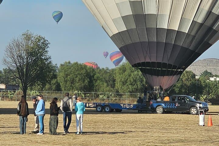 Hot Air Balloon Over Teotihuacan: Sunrise Flight, Breakfast & Pyramids from CDMX photo 4