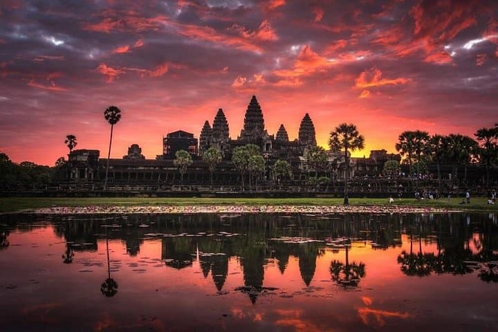 Private Angkor Wat Sunrise Small Tour — Sunrise at Angkor Wat, Bayon & Ta Prohm photo 1