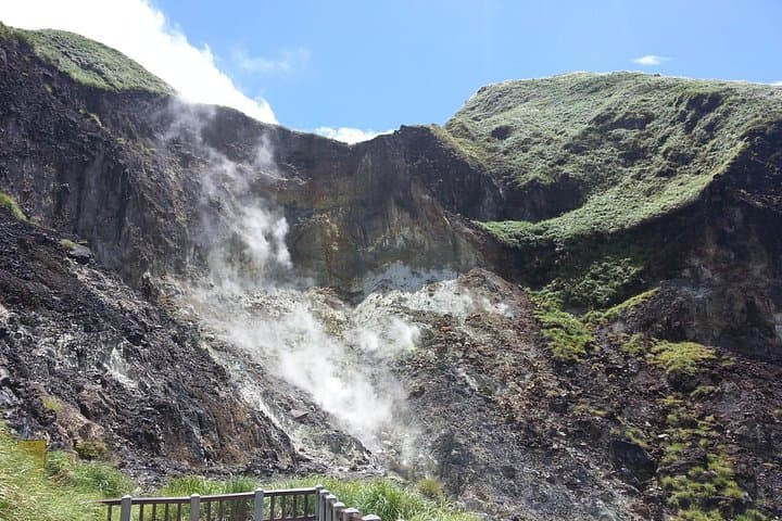 Yangmingshan National Park: Private Day Hike from Taipei to Mt. Qixing photo 2