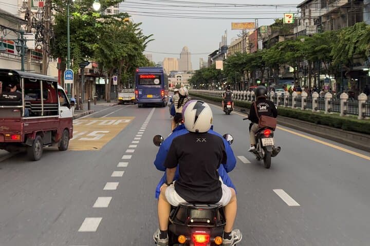 Thonburi Night Market Motorbike Food Adventure with Female Riders photo 4