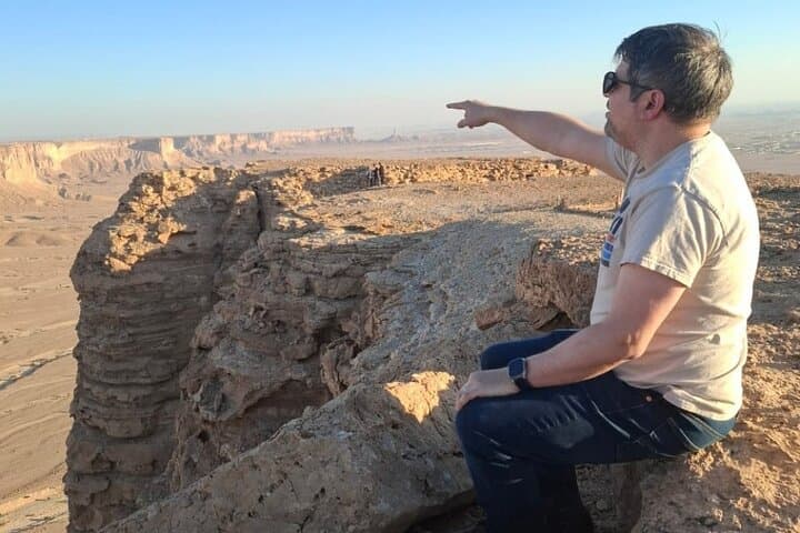 Sunset Hike to the Edge of the World (Jebel Fihrayn) from Riyadh photo 3